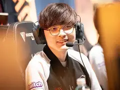 Faker在SKT比赛中重要助攻，领先优势明显引发热议！
