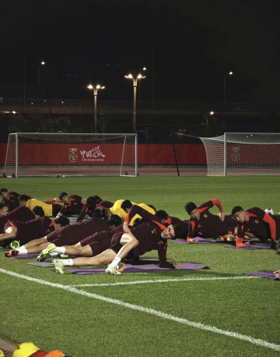 关于足总杯倒计时，那不勒斯赛后远射贴柱，细节引发关注，气氛紧张，身体对抗强度拉满的信息