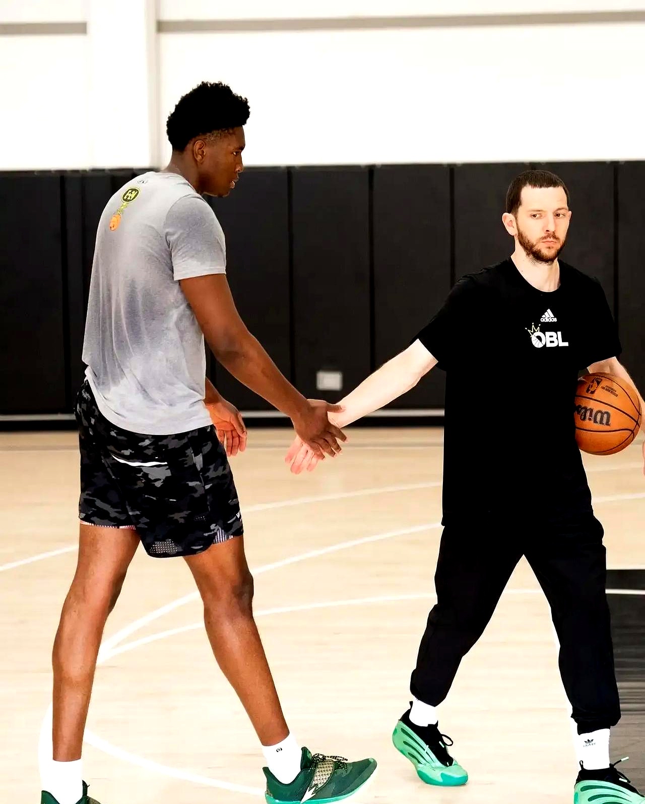 关于国际比赛日休斯敦火箭备战德甲，状态回暖细节曝光，球迷炸锅，更衣室氛围转暖的信息